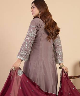 Grey silk blend fabric embroidered work fancy kurta set 2