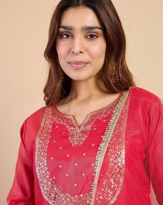 Pink silk blend fabric embroidered work fancy kurta set 3
