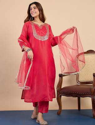 Pink silk blend fabric embroidered work fancy kurta set 4
