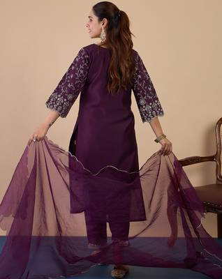 Wine silk blend fabric embroidered work fancy kurta set 2