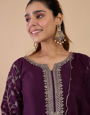 Wine silk blend fabric embroidered work fancy kurta set 3