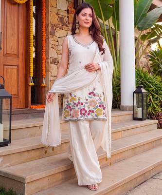 Off white french crepe beads embroidery work kurta set 4