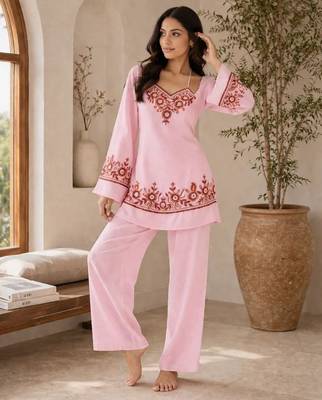 Pink color beautiful designer attire for glamorous party looks 2