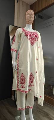 Off white embroidered ethnic partywear suit  4