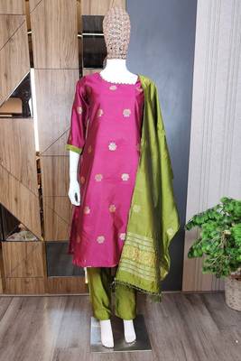Pink embroidered ethnic partywear suit  4