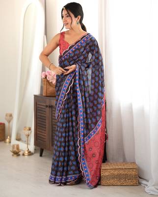 black color tissue fabric smart printed saree with beautiful border work 4
