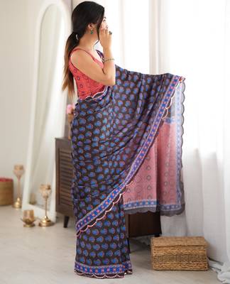 black color tissue fabric smart printed saree with beautiful border work 5