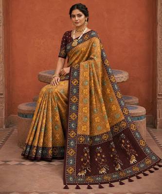 Maroon color patola silk woven meenakari jacquard designer saree for rich traditional saree 5