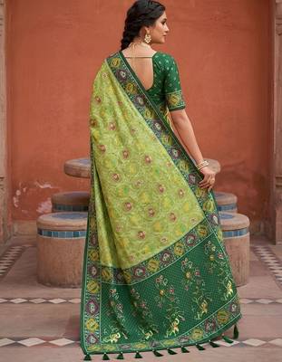 green color patola silk blend woven meenakari jacquard designer saree for rich traditional saree 2