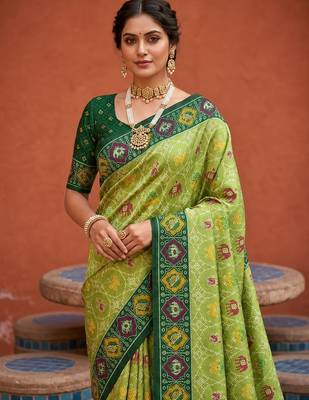 green color patola silk blend woven meenakari jacquard designer saree for rich traditional saree 3