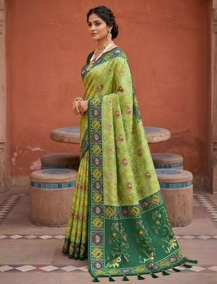 green color patola silk blend woven meenakari jacquard designer saree for rich traditional saree 4