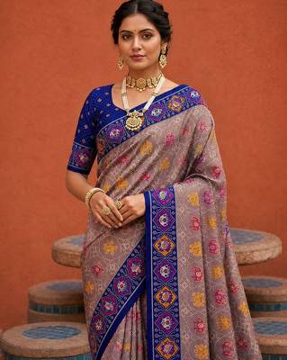 Violet color patola silk woven meenakari jacquard designer saree for rich traditional saree 3