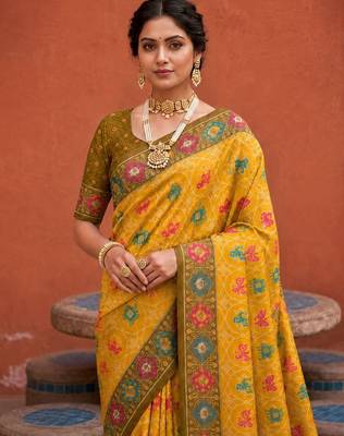 Yellow color patola silk woven meenakari jacquard designer saree for rich traditional saree 3