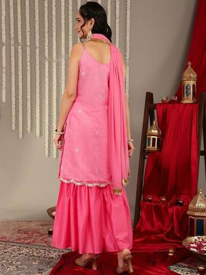 Women Zari Detail Kurta & Trousers With Dupatta 5