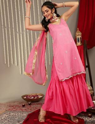 Women Zari Detail Kurta & Trousers With Dupatta 6