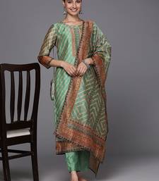 Women Leheriya Striped Gotta Patti Kurta with Trousers & Dupatta