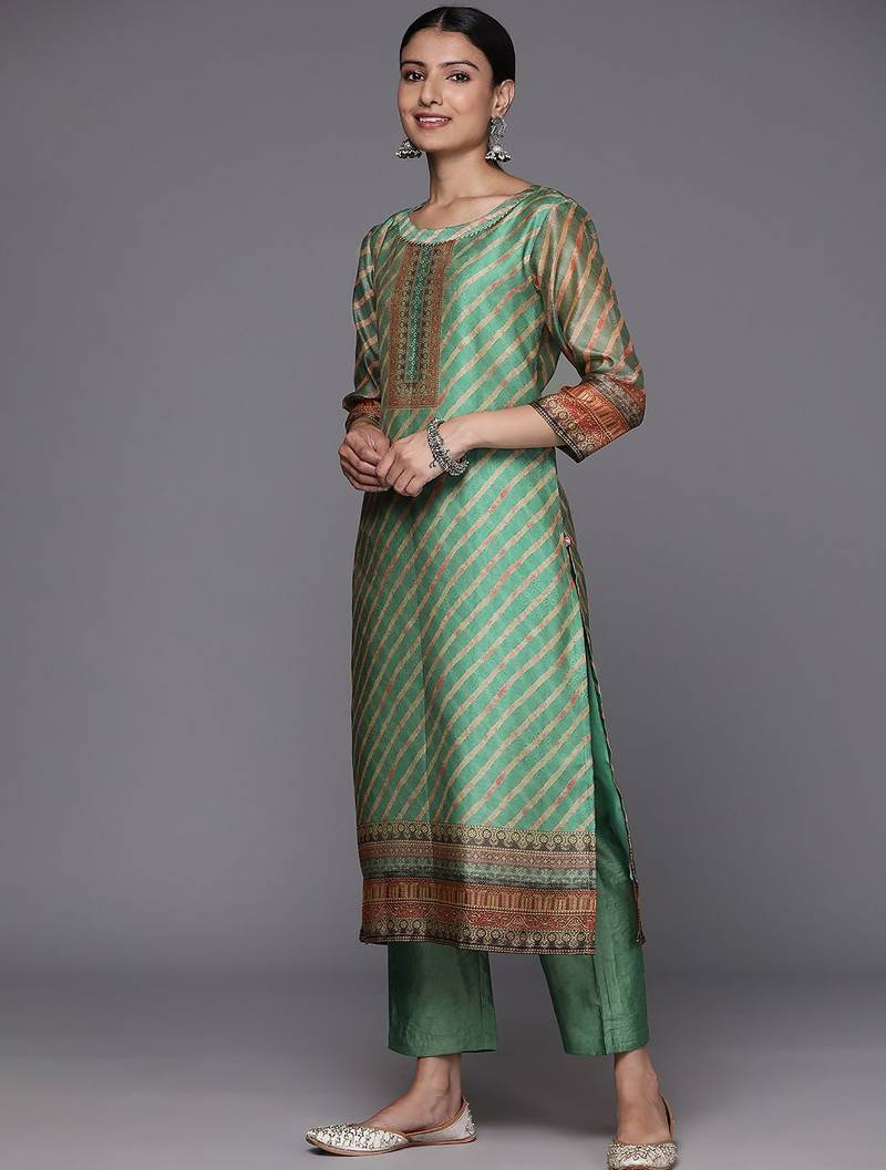 Women Leheriya Striped Gotta Patti Kurta with Trousers & Dupatta