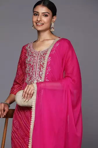 Women Fuchsia Bandhani Printed Regular Gotta Patti Kurta with Trousers & With Dupatta