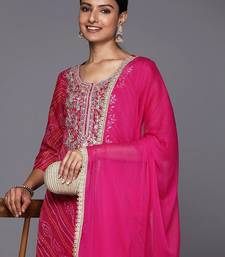 Women Fuchsia Bandhani Printed Regular Gotta Patti Kurta with Trousers & With Dupatta