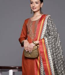 Women Floral Embroidered Gotta Patti Kurta with Trousers & With Dupatta