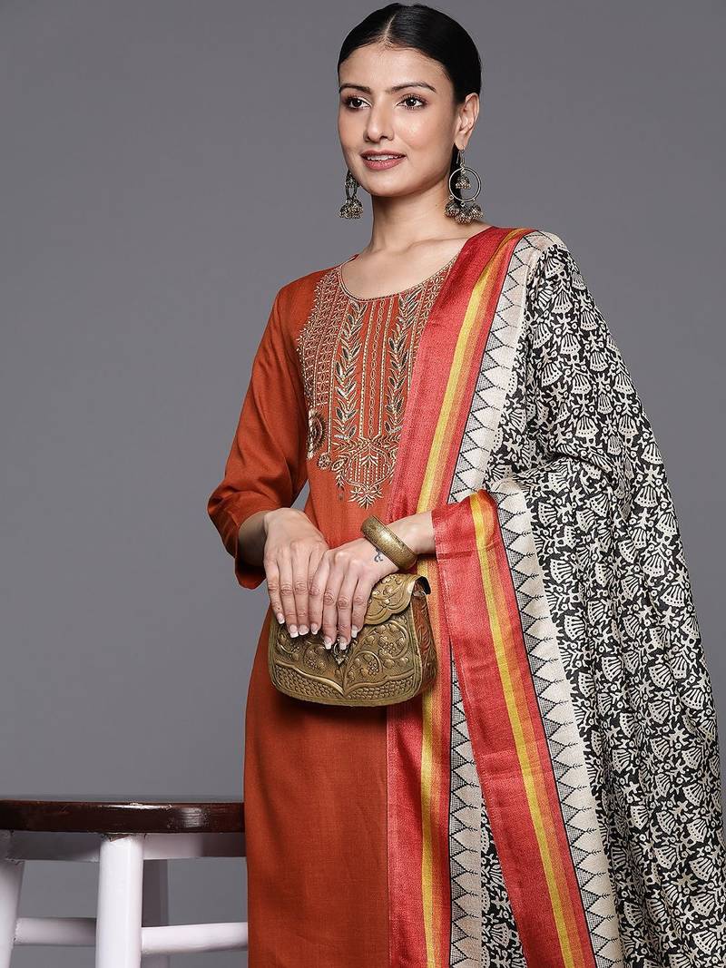 Women Floral Embroidered Gotta Patti Kurta with Trousers & With Dupatta