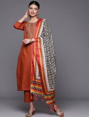 Women Floral Embroidered Gotta Patti Kurta with Trousers & With Dupatta 1