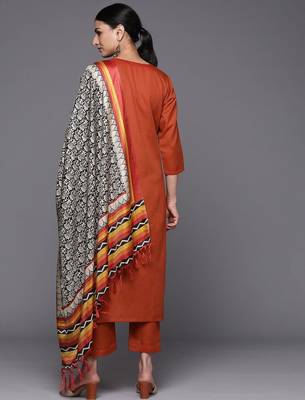 Women Floral Embroidered Gotta Patti Kurta with Trousers & With Dupatta 6