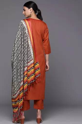 Women Floral Embroidered Gotta Patti Kurta with Trousers & With Dupatta