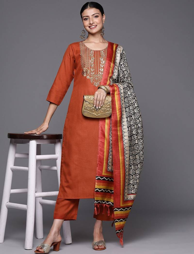 Women Floral Embroidered Gotta Patti Kurta with Trousers & With Dupatta