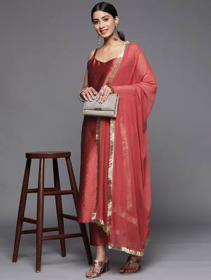 Women Sweetheart Neck Kurta With Trousers & Dupatta 1