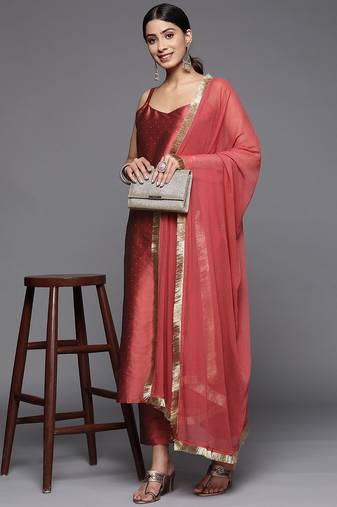 Women Sweetheart Neck Kurta With Trousers & Dupatta