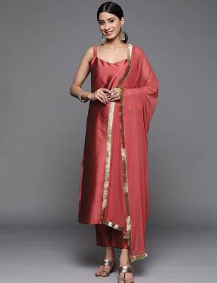 Women Sweetheart Neck Kurta With Trousers & Dupatta 5