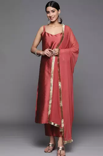 Women Sweetheart Neck Kurta With Trousers & Dupatta