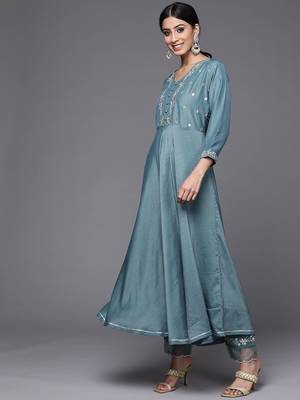 Women Teal Blue Yoke Design Kurta with Trousers & With Dupatta 5