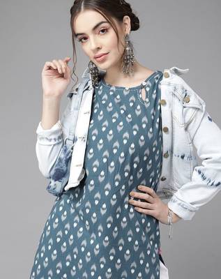 Women Blue Ethnic Motifs Printed Kurta with Trousers 2