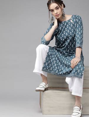 Women Blue Ethnic Motifs Printed Kurta with Trousers 1