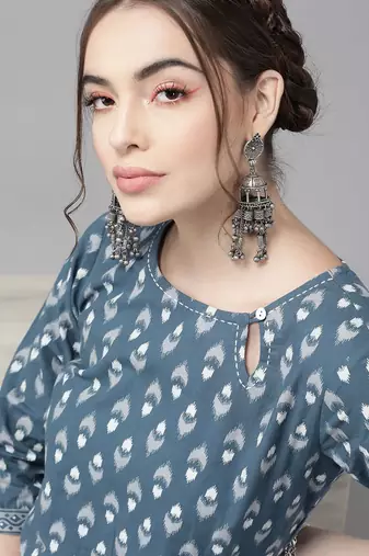 Women Blue Ethnic Motifs Printed Kurta with Trousers