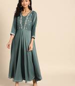 Women Teal Green Embroidered Kurta with Trousers