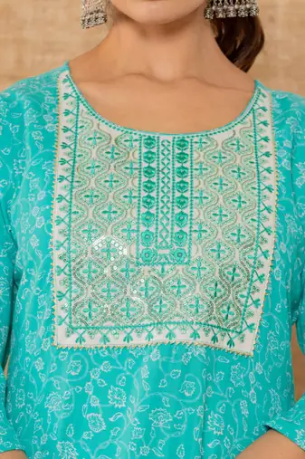 Women Floral Printed Regular Thread Work Kurta with Trousers & With Dupatta