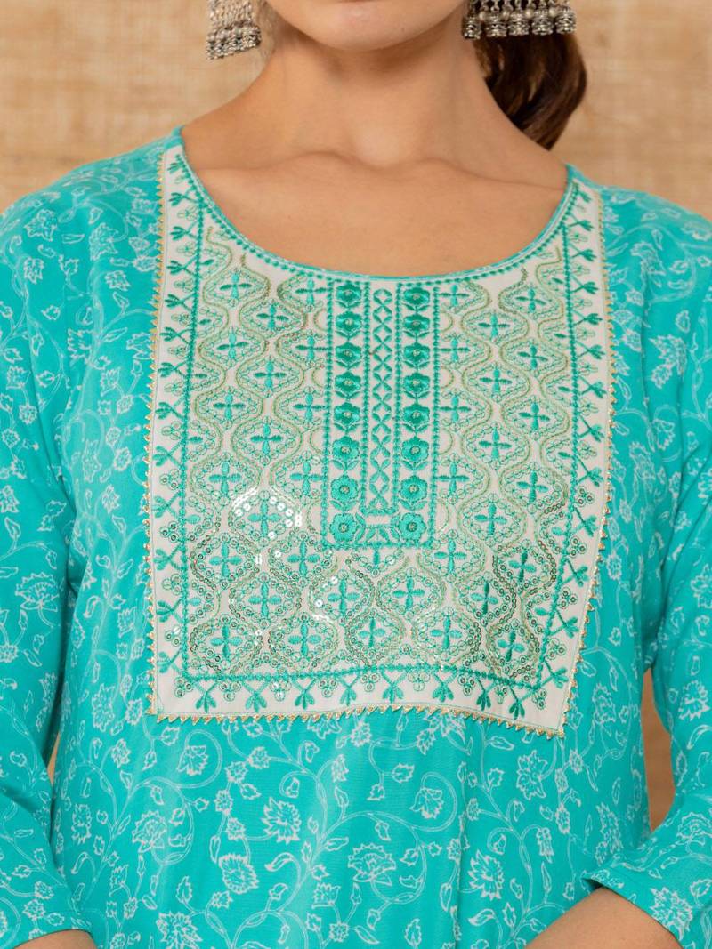 Women Floral Printed Regular Thread Work Kurta with Trousers & With Dupatta
