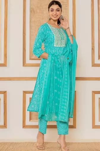 Women Floral Printed Regular Thread Work Kurta with Trousers & With Dupatta