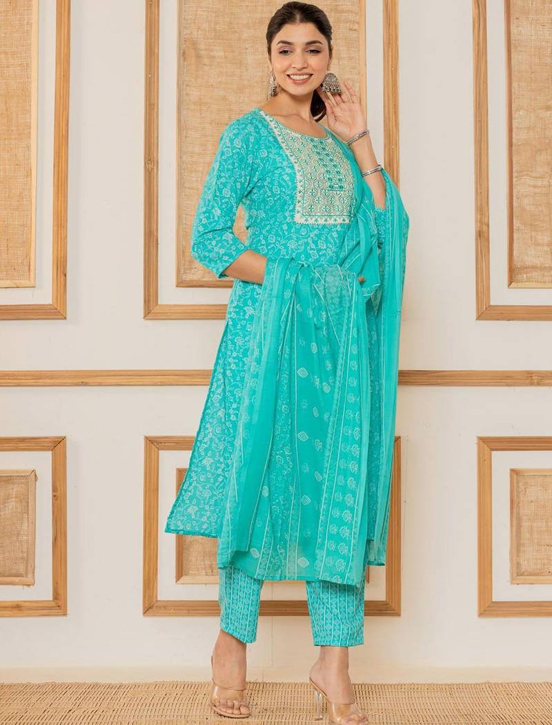 Women Floral Printed Regular Thread Work Kurta with Trousers & With Dupatta
