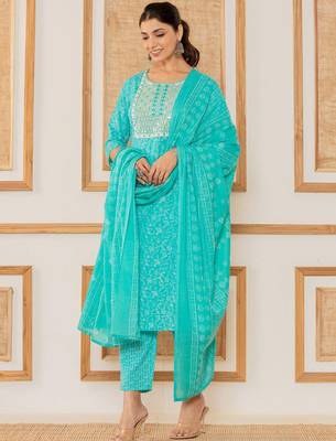 Women Floral Printed Regular Thread Work Kurta with Trousers & With Dupatta 4