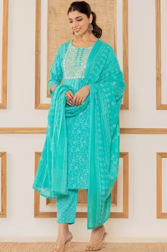 Women Floral Printed Regular Thread Work Kurta with Trousers & With Dupatta