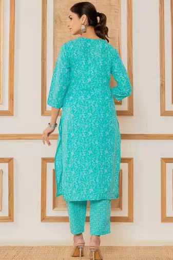 Women Floral Printed Regular Thread Work Kurta with Trousers & With Dupatta