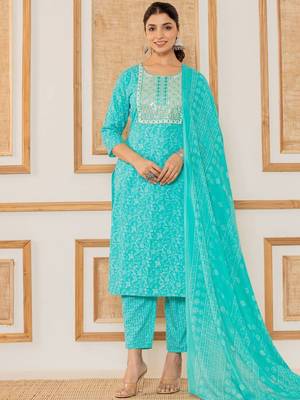 Women Floral Printed Regular Thread Work Kurta with Trousers & With Dupatta 6
