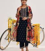 Floral Embroidered Thread Work Kurta & Trousers With Dupatta