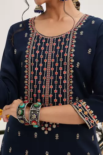 Floral Embroidered Thread Work Kurta & Trousers With Dupatta