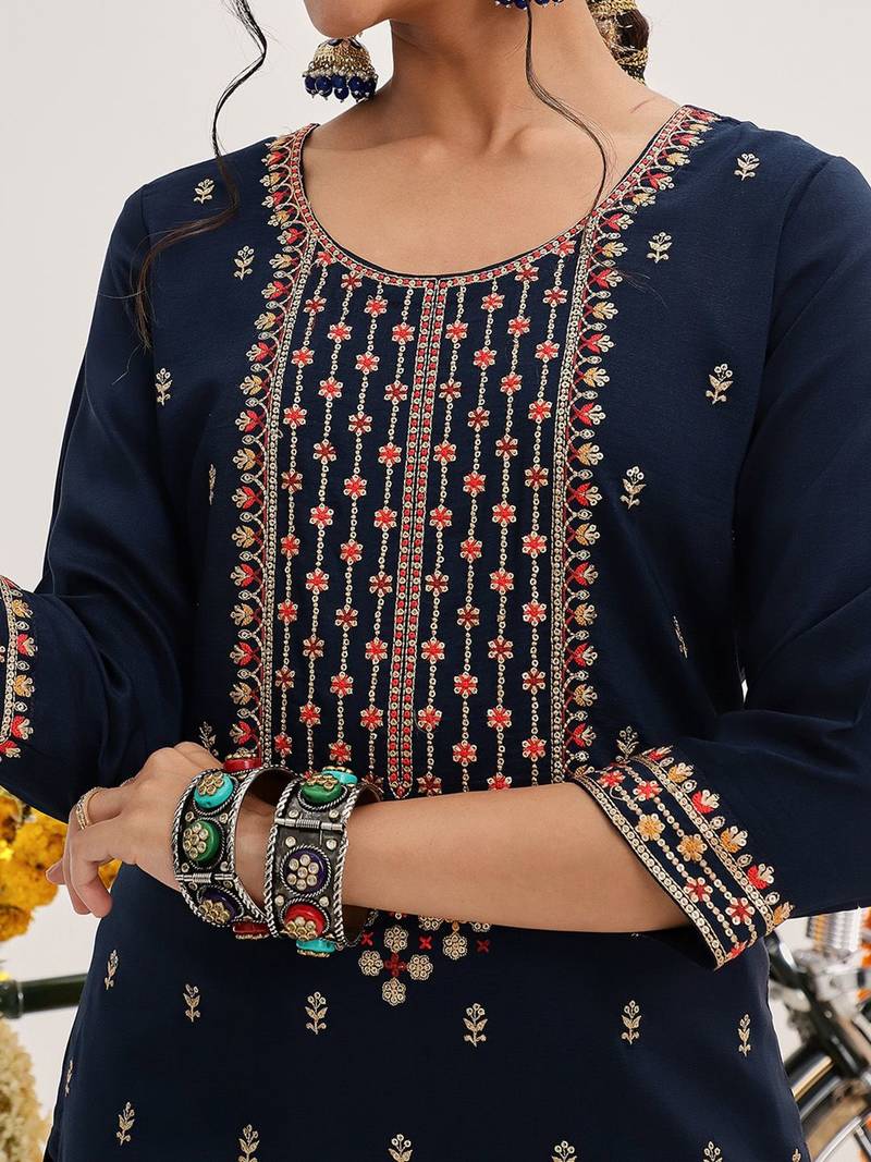 Floral Embroidered Thread Work Kurta & Trousers With Dupatta
