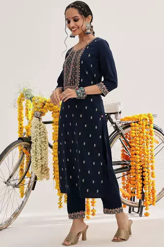 Floral Embroidered Thread Work Kurta & Trousers With Dupatta